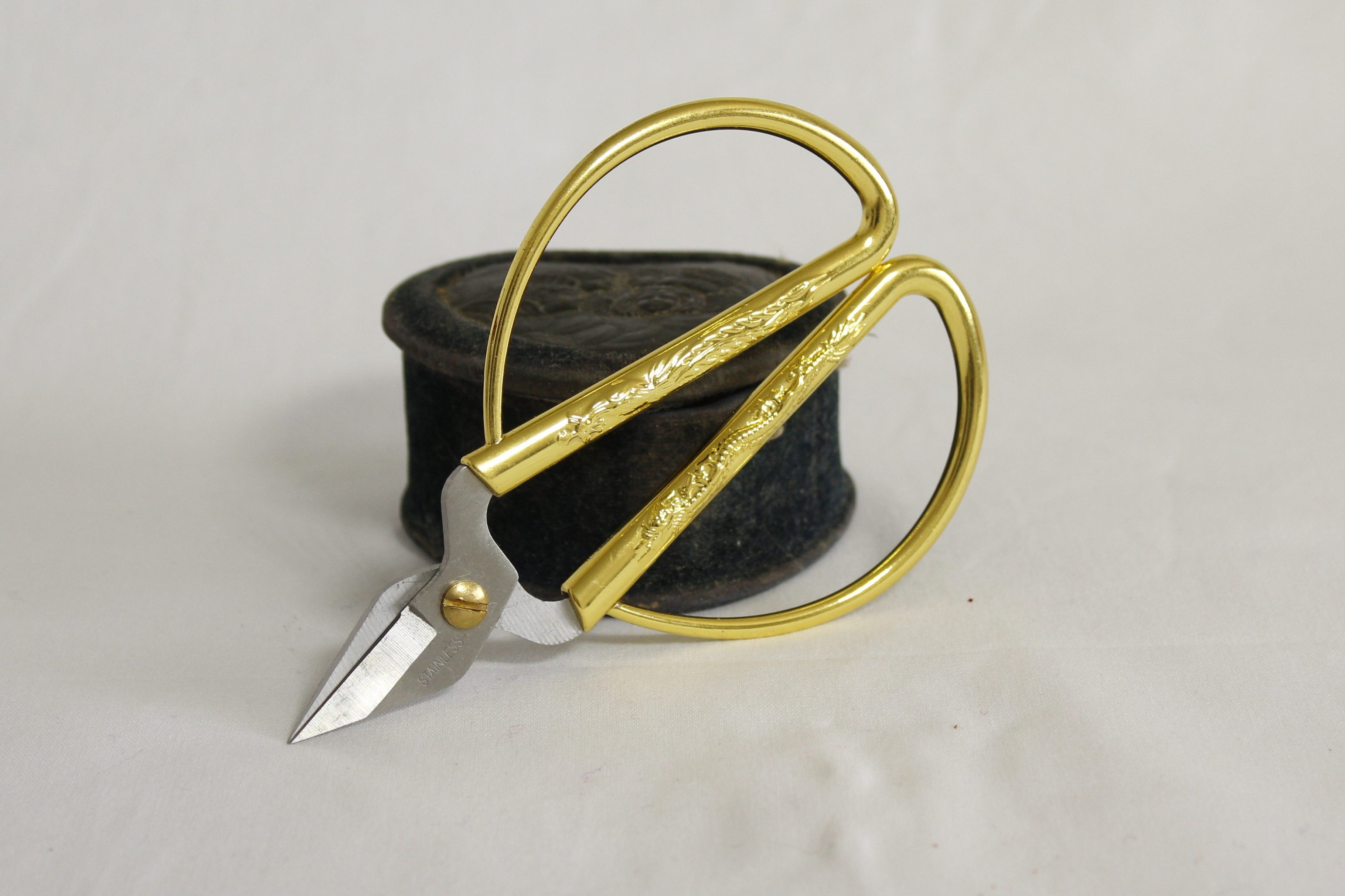 Scissors - Short Blade/Wide Handle Grip